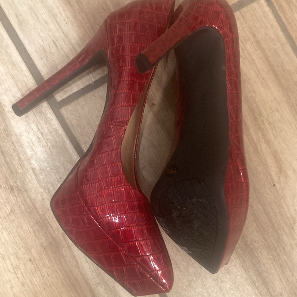 Gently used Gianni Bini Pumps - Picture 6 of 7